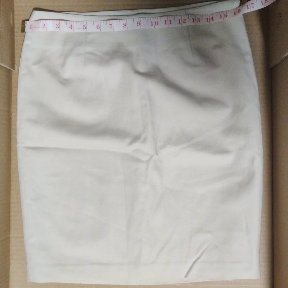 🆕 Beige Vince Camuto career business casual pencil Skirt w/ gold hardware_2